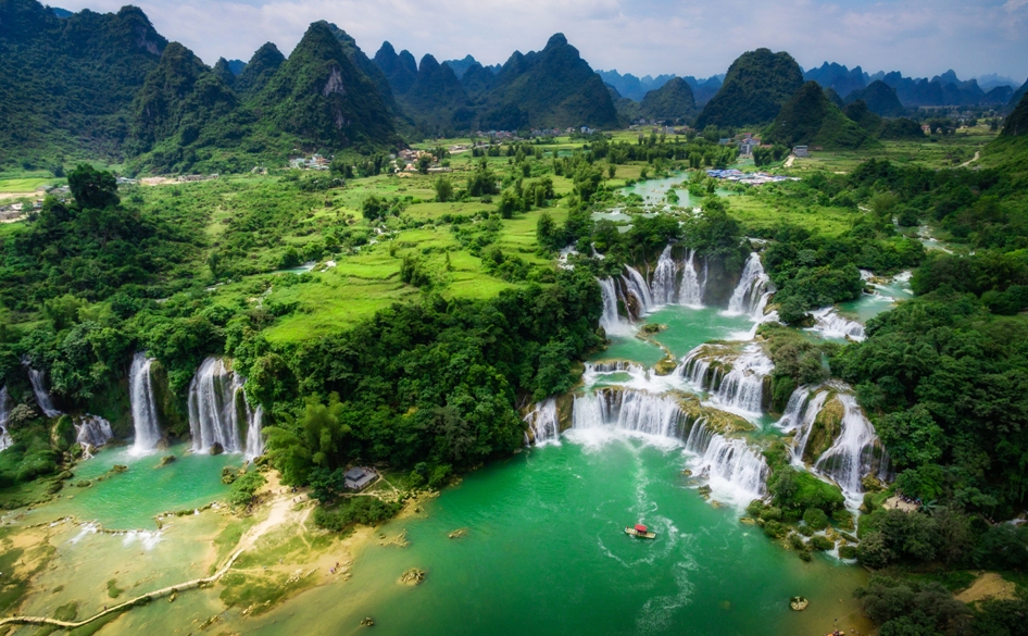 Ban Gioc falls EMOI VIETNAM TRAVEL