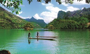 Babe Lake - Ban Gioc Waterfall EMOI Vietnam Travel (1)