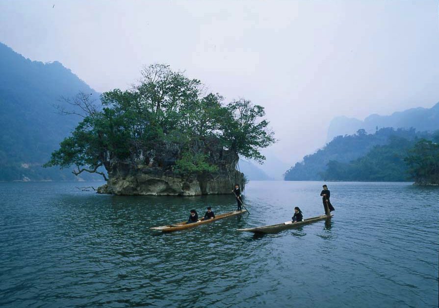 Babe Lake - Ban Gioc Waterfall EMOI Vietnam Travel (16)