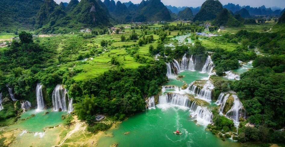 Babe Lake - Ban Gioc Waterfall EMOI Vietnam Travel (2)