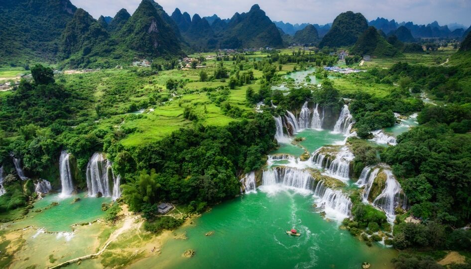 Babe Lake - Ban Gioc Waterfall EMOI Vietnam Travel (2)