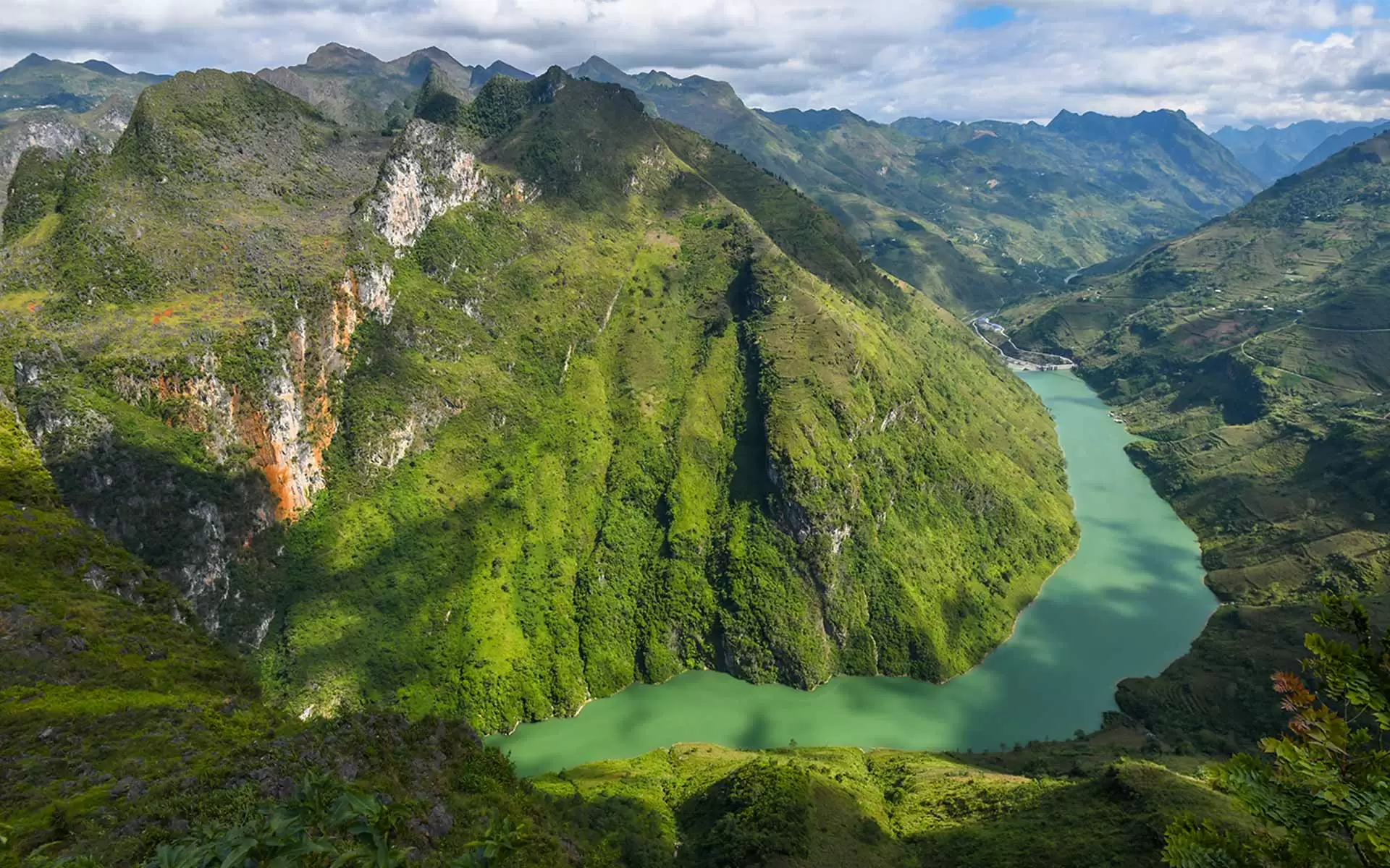 Ha giang - Nho Que River - Mapileng Pass EMOI Vietnam Travel (2)