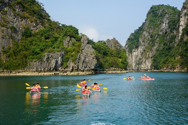 Halong Emoi Vietnam Travel (5)