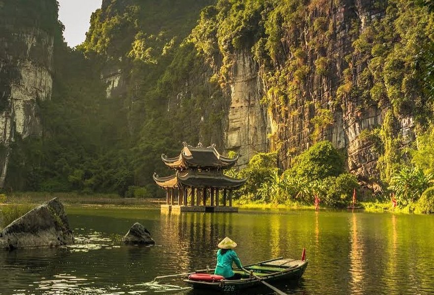 boat-Tam-Coc-EMOI VIETNAM TRAVEL