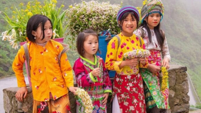 hmong-people EMOI VIETNAM TRAVEL