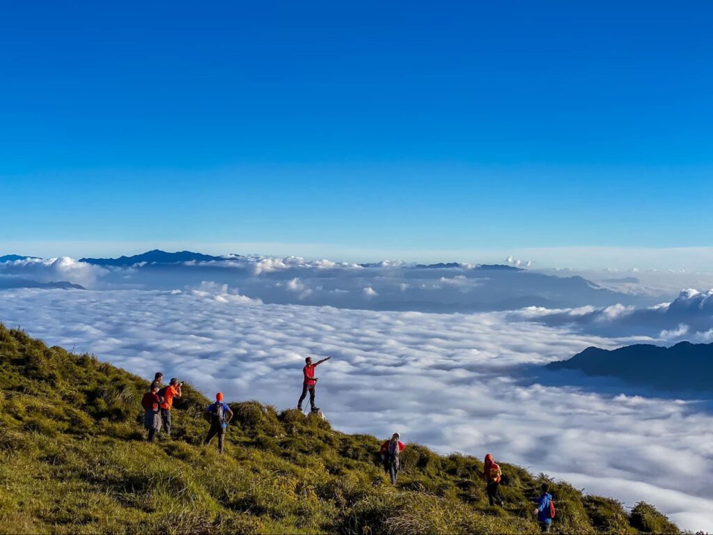 trekking-dinh-nui-lung-cung-2 Emoi Vietnam Travel