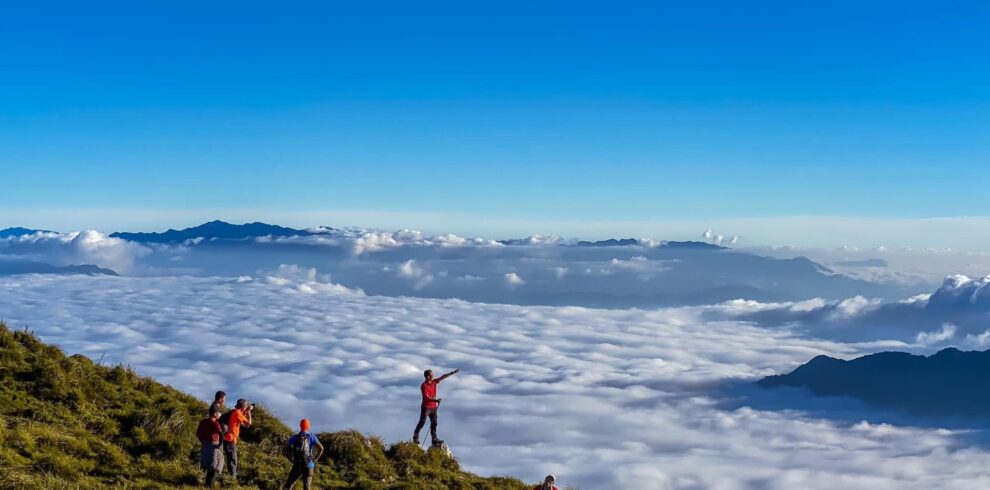 trekking-dinh-nui-lung-cung-2 Emoi Vietnam Travel