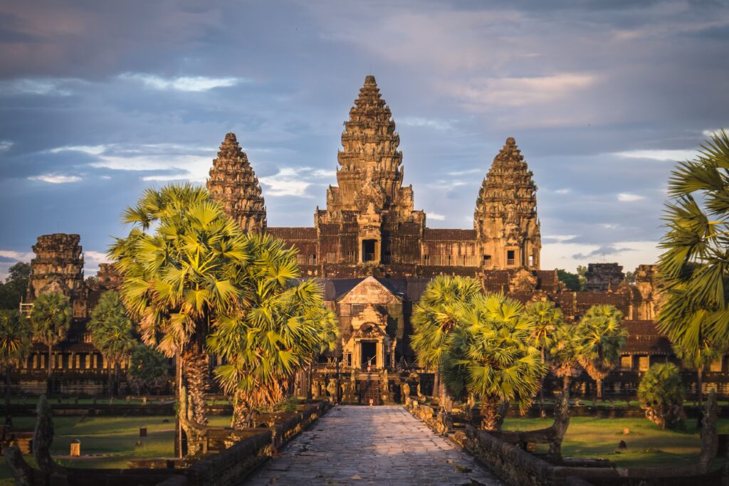 sunset-at-angkor-wat--siem-reap--cambodia-640432454-5c327edf46e0fb00016ccb6c